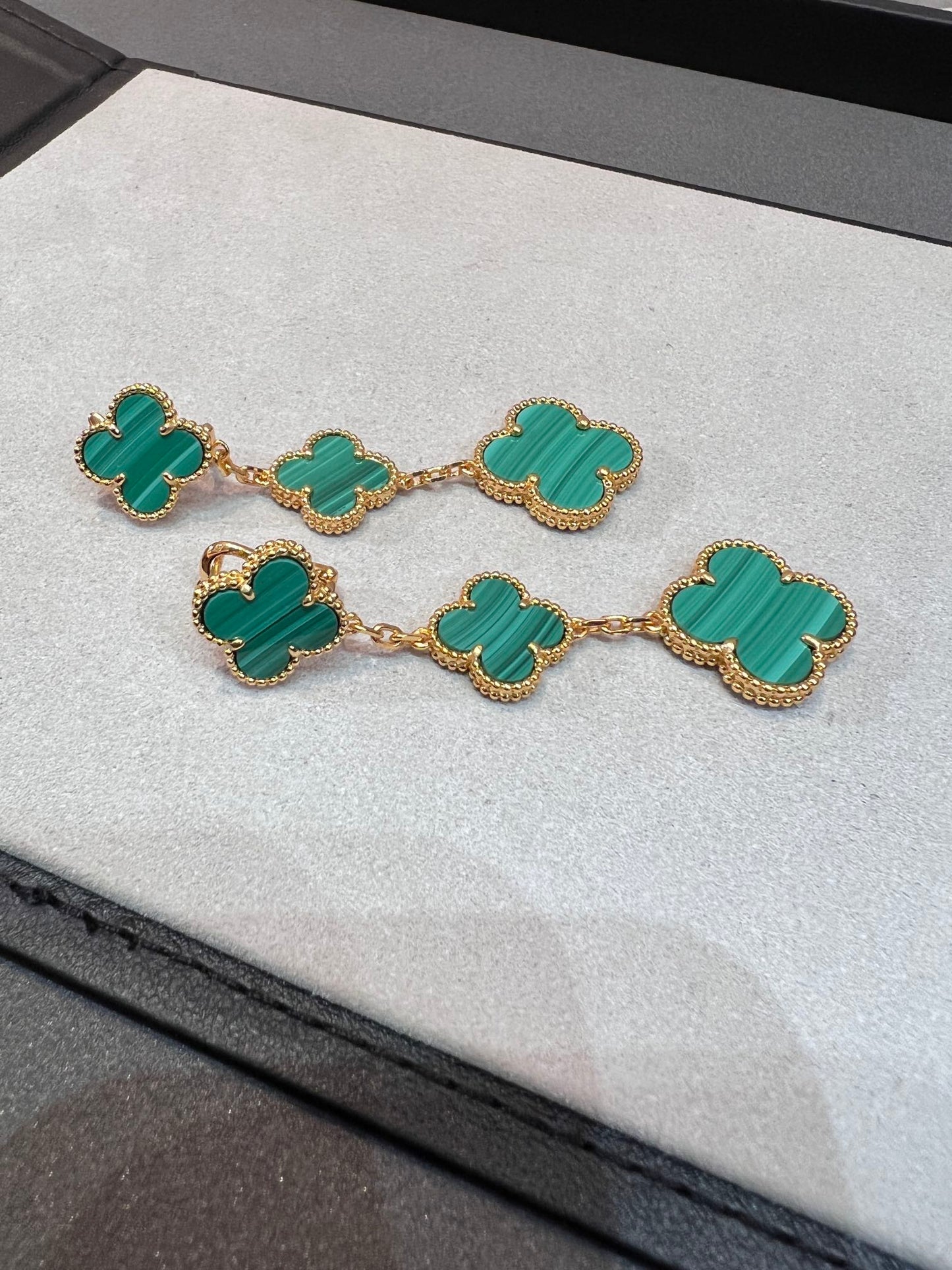[AuraEcho]CLOVER MALACHITE 3 MOTIFS GOLD