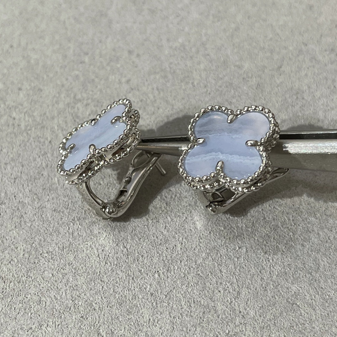 [AuraEcho]CLOVER CHALCEDONY SILVER STUD EARRINGS