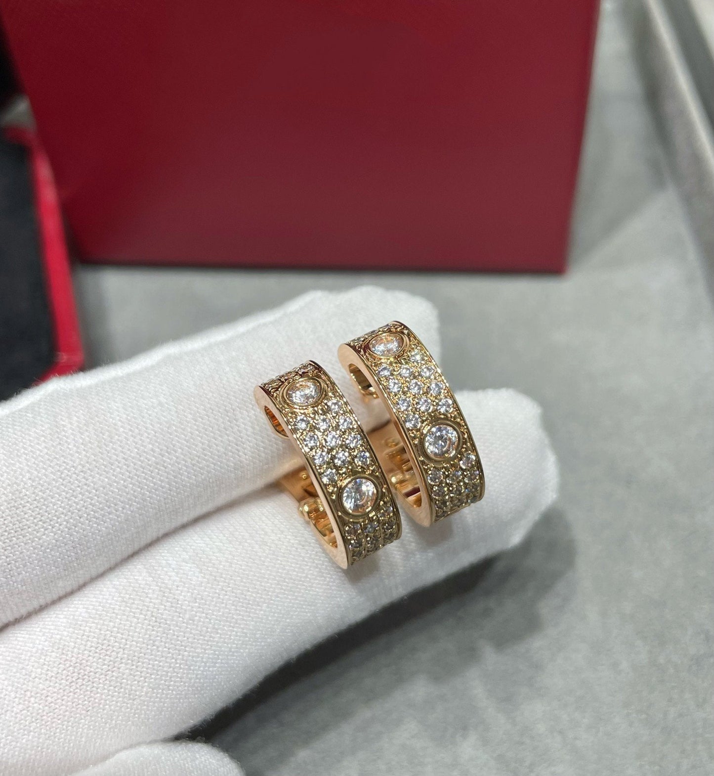 [AuraEcho]LOVE 5.5MM DIAMOND PAVED EARRINGS