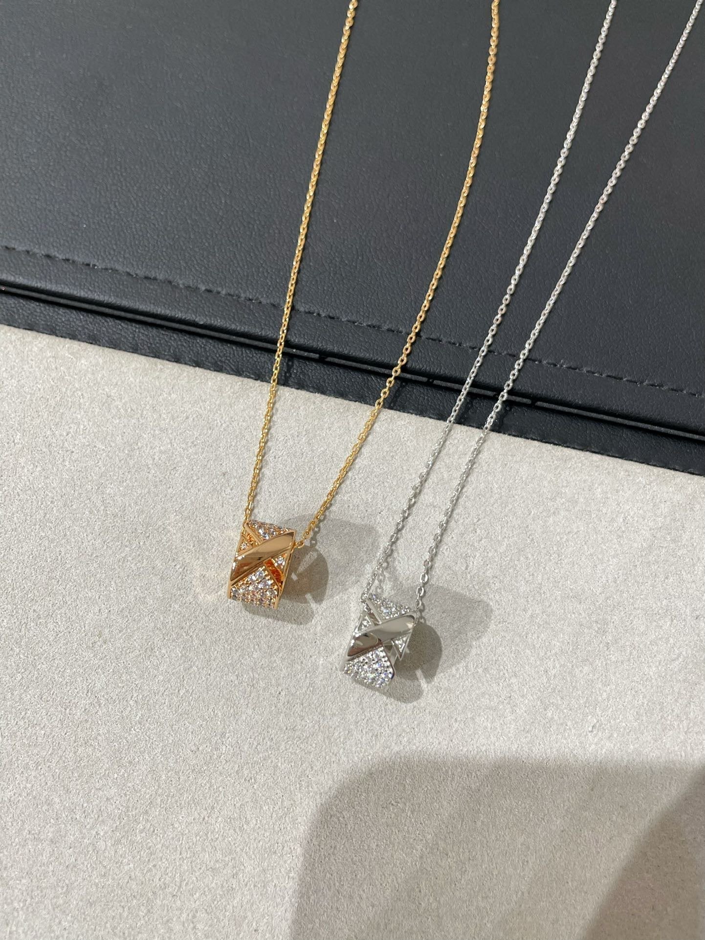 [AuraEcho]LIENS EVIDENCE DIAMOND PAVED NECKLACE