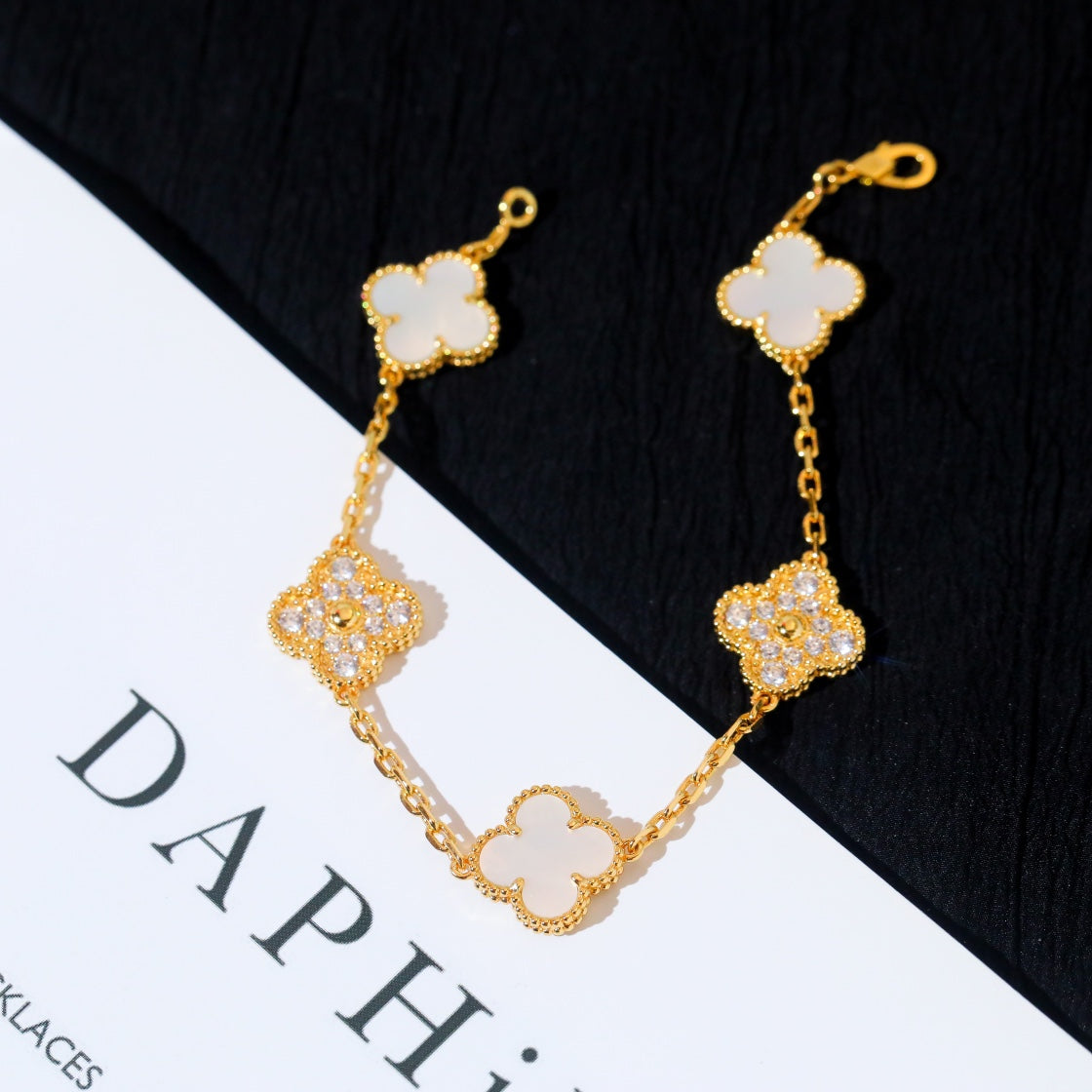 [AuraEcho]CLOVER BRACELET 5 MOTIF WHITE MOP DIAMOND