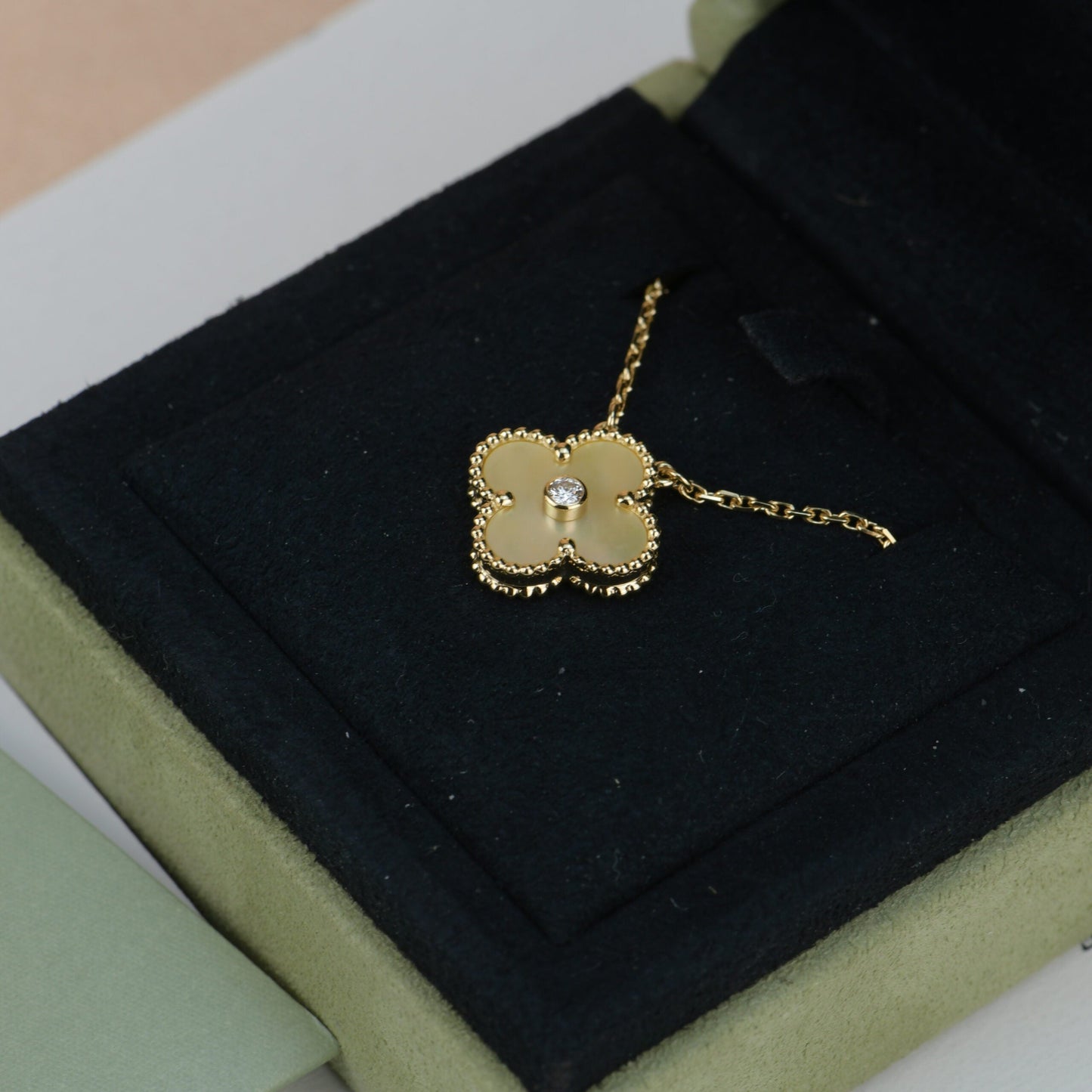 [AuraEcho]CLOVER 15MM DIAMOND GOLD MOTHER OF PEARL NECKLACE