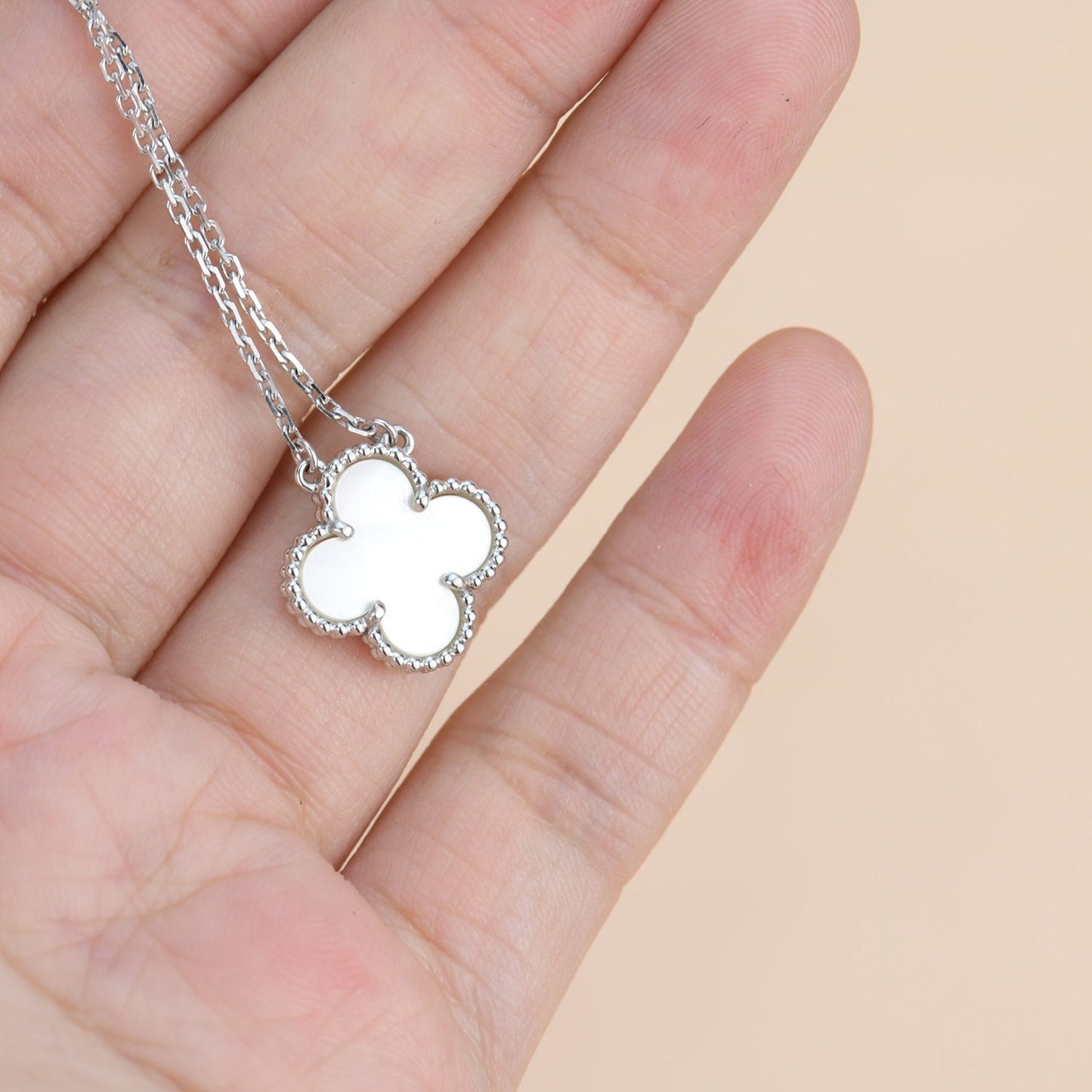 [AuraEcho]CLOVER  15MM WHITE MOTHER-OF-PEARL SILVER