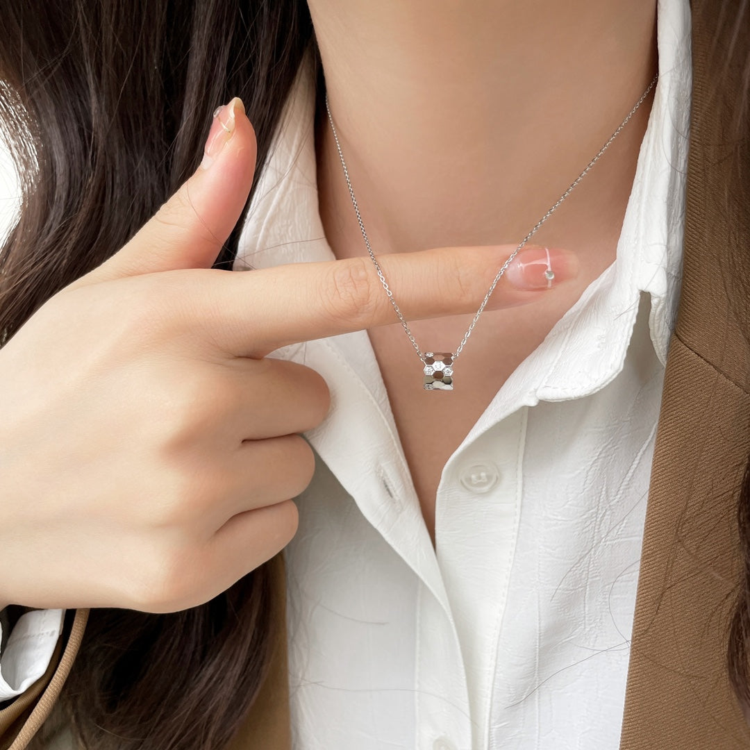 [AuraEcho]BEE MINI PEDANT DIAMOND NECKLACE