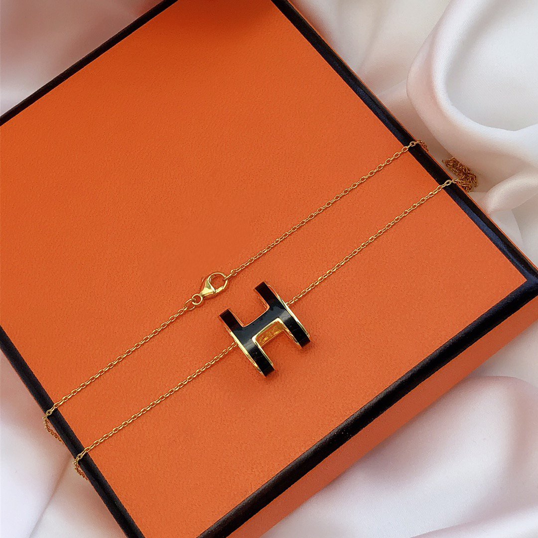 [AuraEcho]HM CLIC BLACK ENAMEL GOLD NECKLACE