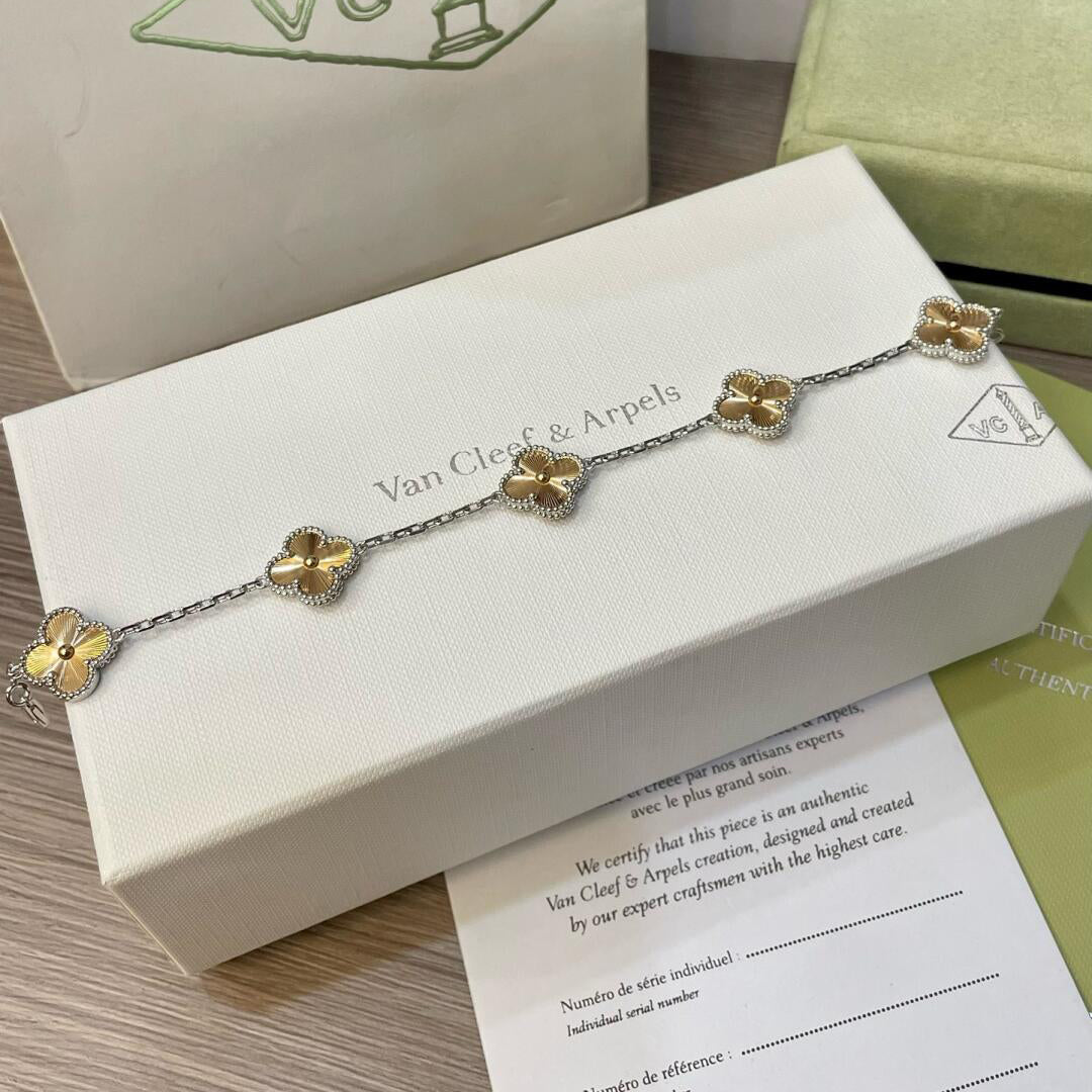 [AuraEcho]CLOVER  5 MOTIFS  CHRISTMAS LIMITED EDITION BRACELET